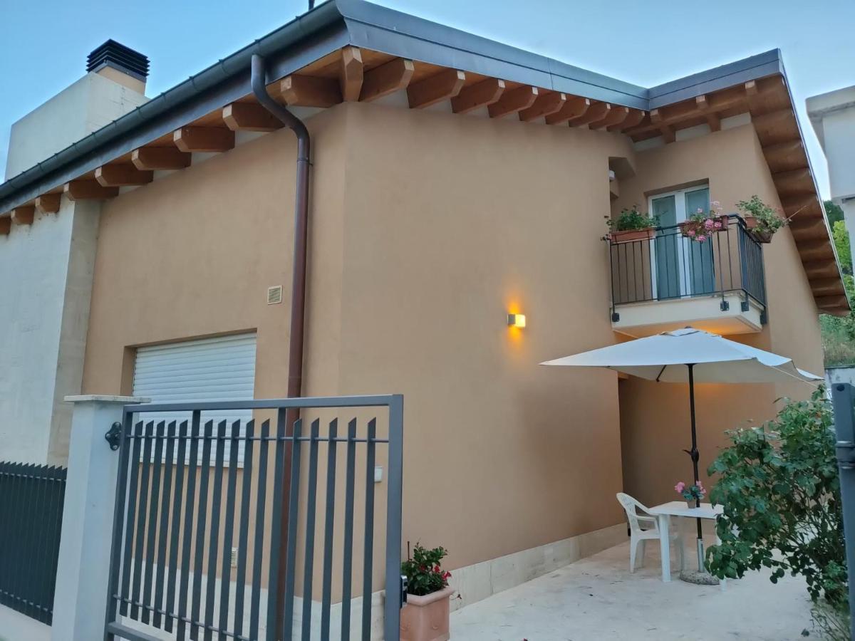 Villino Maria Pia, Appartamento In Villino In Centro Storico LʼAquila Zewnętrze zdjęcie